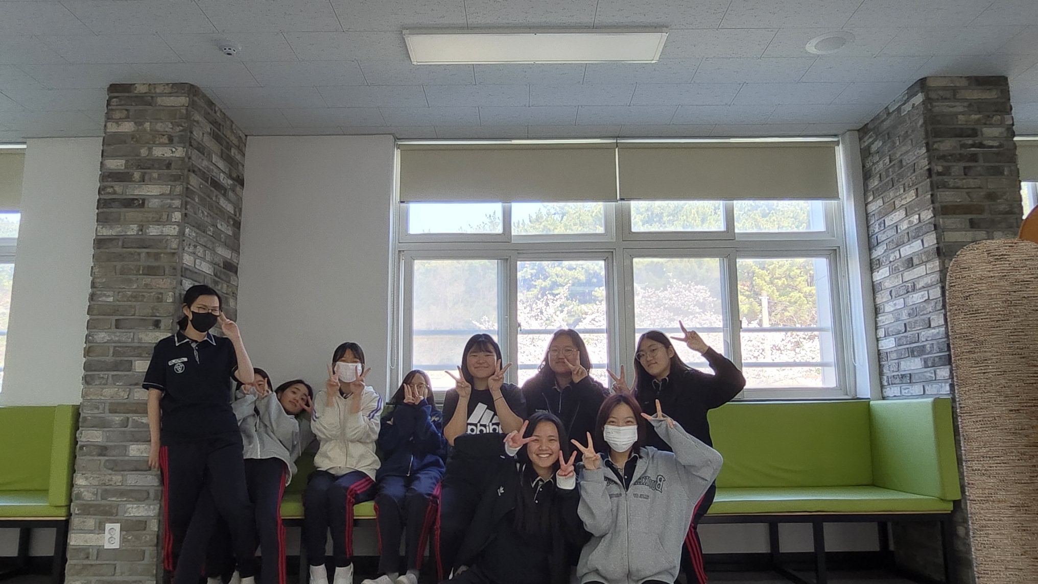 20250402 프리즘 단체사진 ♡